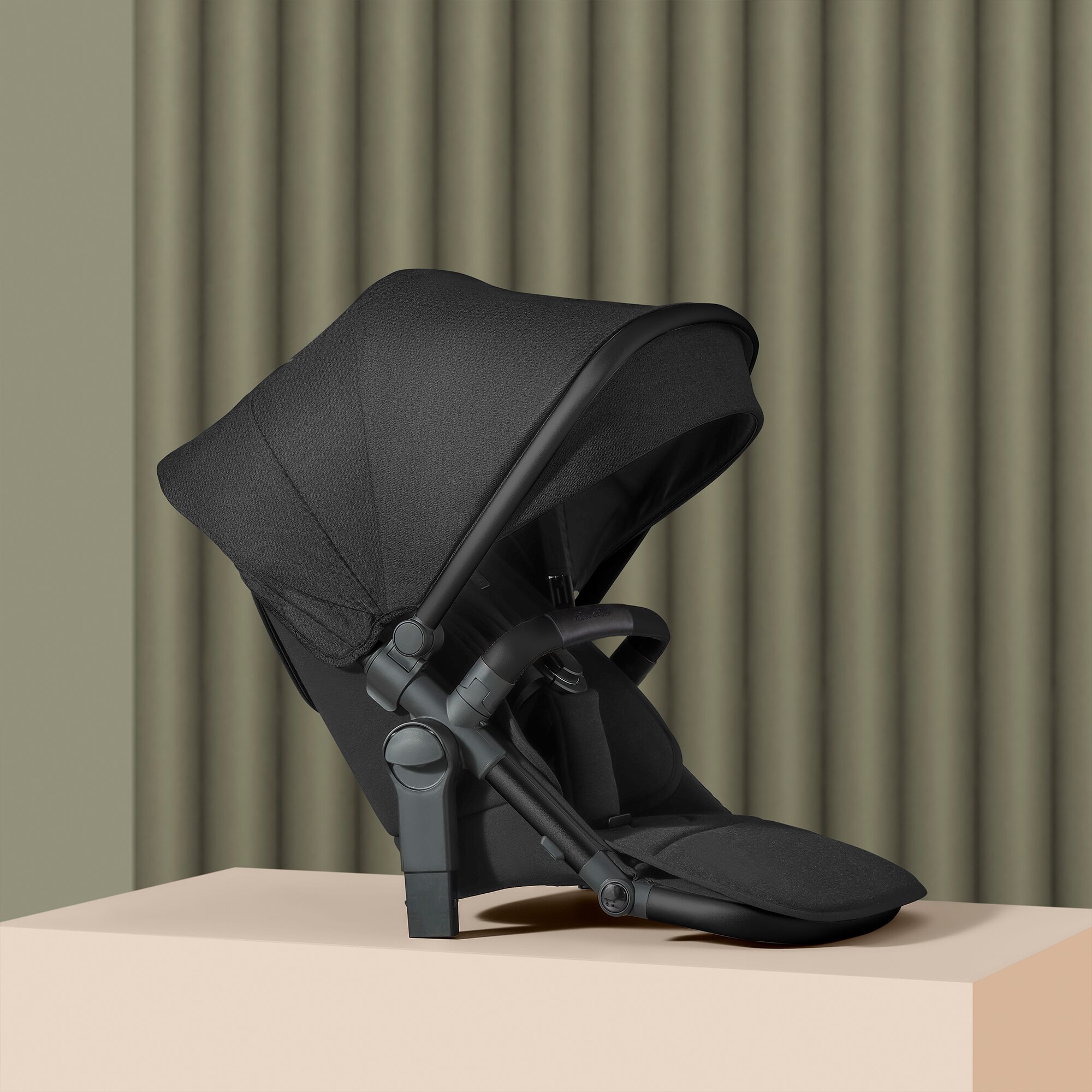 Silver Cross Wave 2023 Tandem Seat, Onyx Willowbrook Shopping Centre