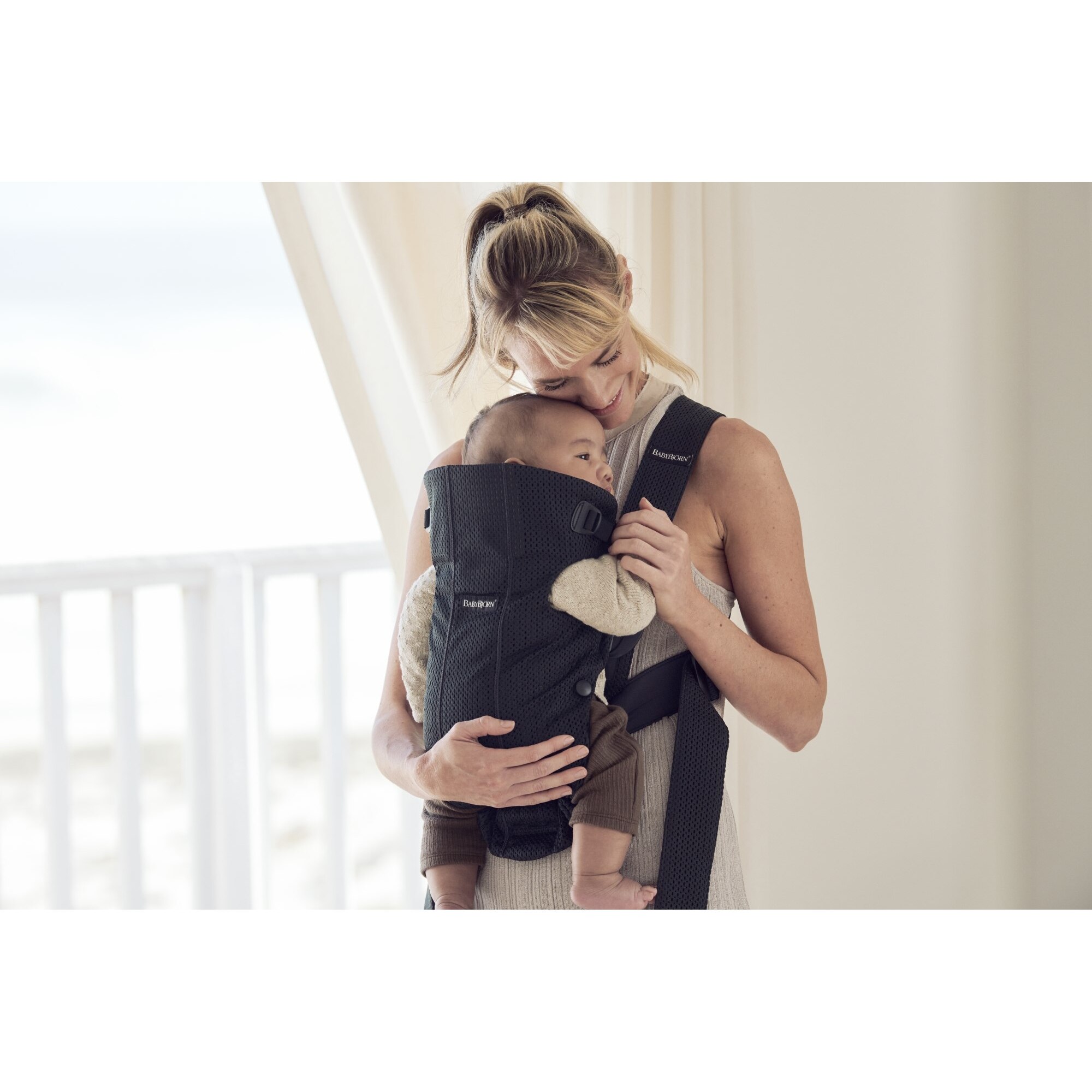 BabyBjorn Carrier Mini 3D Mesh, Black Willowbrook Shopping Centre