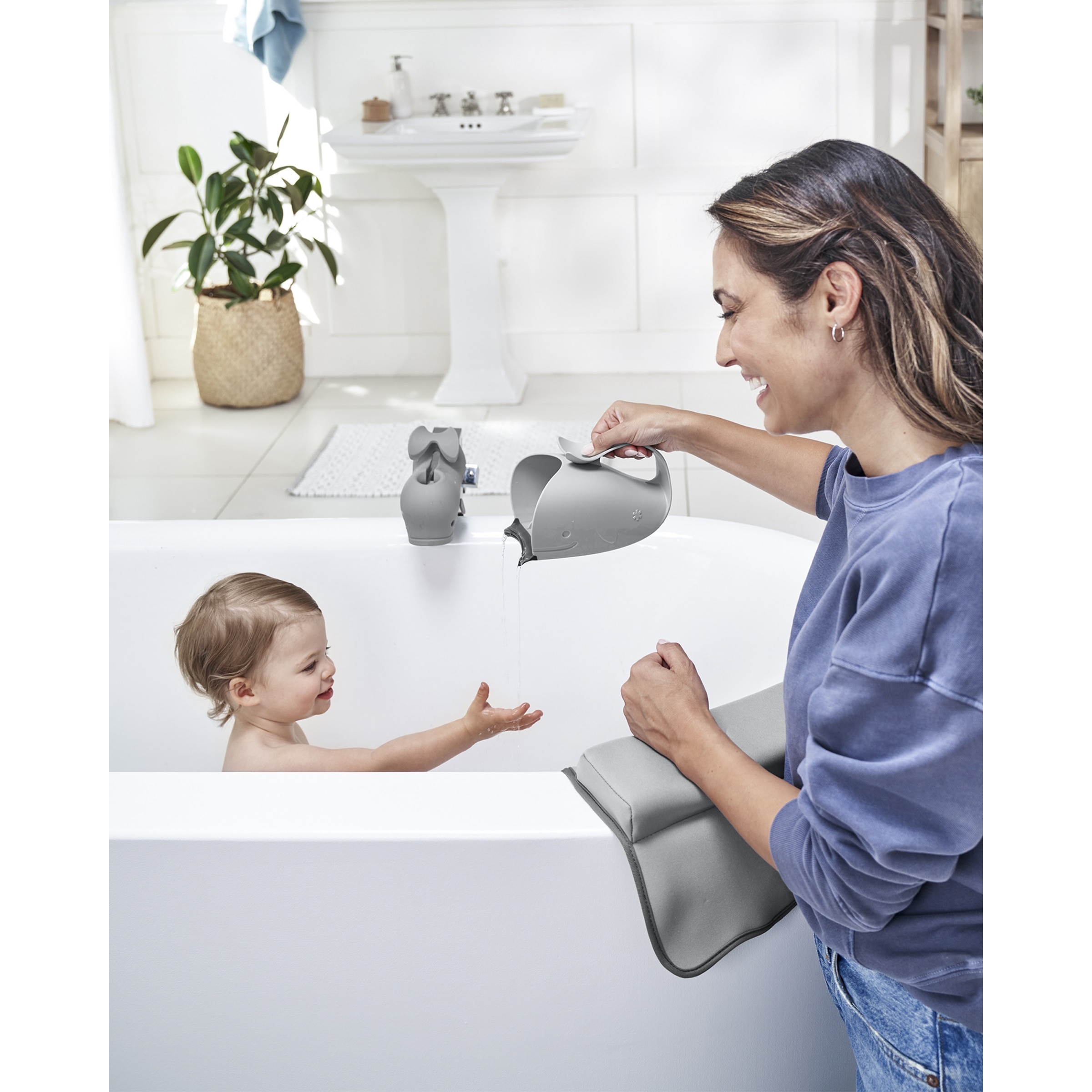 Skip hop store waterfall bath rinser