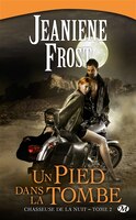 Chasseuse De La Nuit 2: Un Pied Dans La Tombe