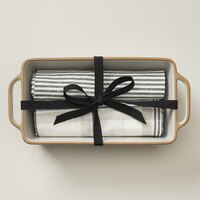 OUI IVORY LOAF BAKER & TEA TOWEL GIFT SET