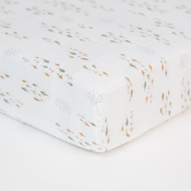 Drap De Lit De Bebe En Mousseline De Coton Poisson De Lulujo Articles Cadeau Www Chapters Indigo Ca