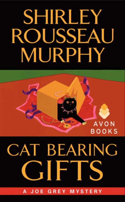 Cat Bearing Gifts by Shirley Rousseau Murphy, Mass Market Paperback | Indigo Chapters