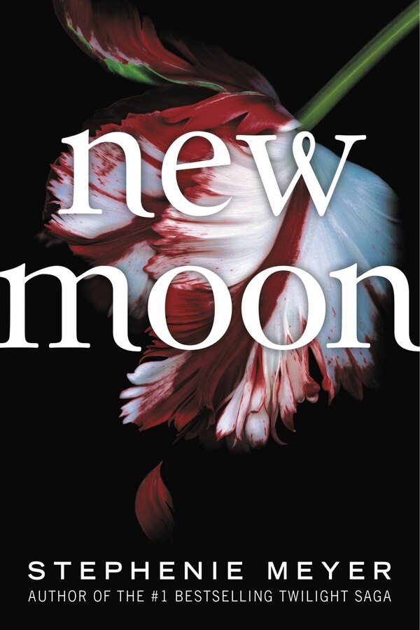 New Moon by Stephenie Meyer, Paperback | Indigo Chapters