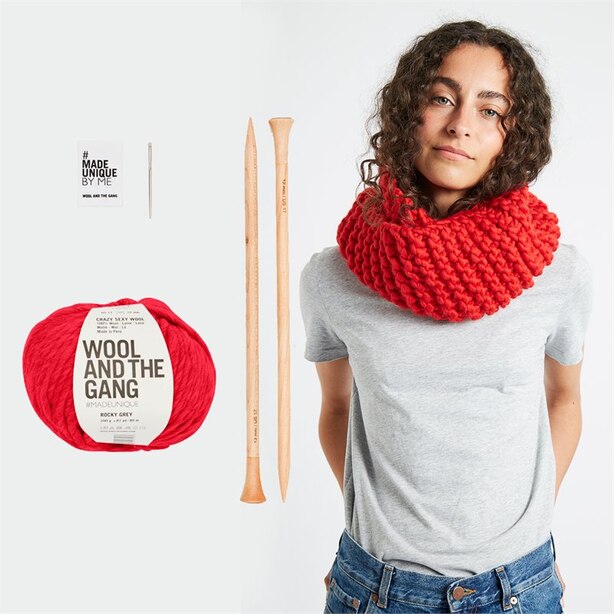 Wool and the Gang Snood Operator Scarf Knitting Kit Lipstick Red