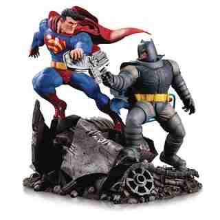 Batman: The Dark Knight Returns - Batman vs Superman - Mini Battle Statue