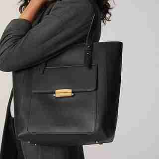 LOVE AND LORE EDIE ZIP TOP NORTH-SOUTH TOTE BLACK
