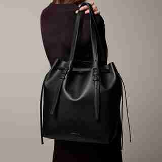 LOVE AND LORE KENSINGTON DRAWSTRING TOTE BLACK