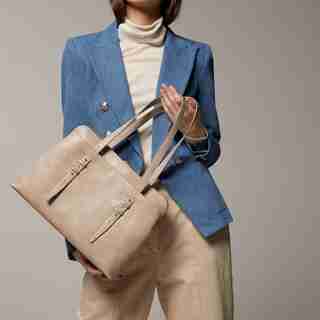 LOVE AND LORE KENSINGTON HANDBAG TAUPE LIZARD