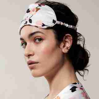 LOVE AND LORE SLEEP ACCESSORY SET SECRET GARDEN IVORY