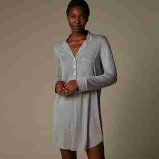 CHEMISE DE NUIT À COL SHIRT AVEC LISÉRÉ – GRIS CHINÉ, TRÈS GRAND