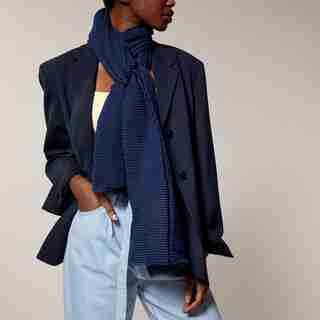 LOVE AND LORE LIGHTWEIGHT PLEATED SCARF NAVY