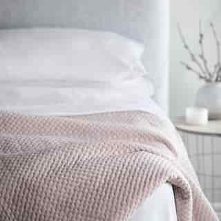 WELLNESS WEIGHTED BLANKET - 15LB, PINK