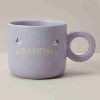 GRANDMA KNOWS EVERYTHING MUG