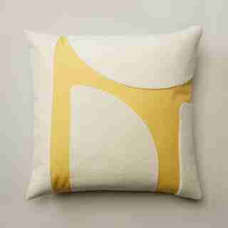 HOUSSE DE COUSSIN BRODÉE – MOTIF DE FORMES, JAUNE (46 CM X 46 CM)