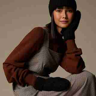 LOVE AND LORE SUSTAINABLE STYLE ECO CABLE KNIT MITTEN BLACK