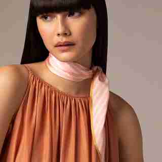SILKY DIAMOND NECKERCHIEF CORAL LEI, PEACH