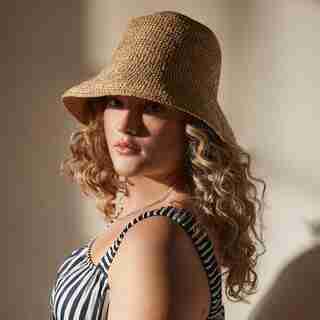 CHAPEAU CLOCHE EN RAPHIA, NATUREL