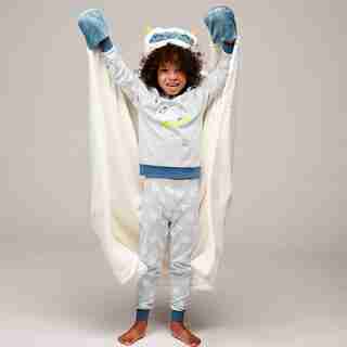 WONDER CO. HOODED BLANKET YETI