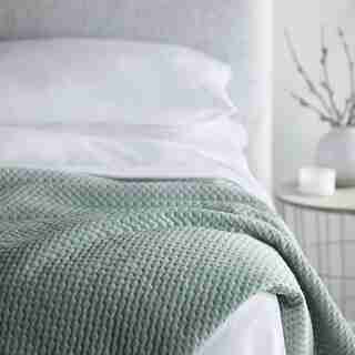 WELLNESS WEIGHTED BLANKET - 15 LB, SOFT GREEN