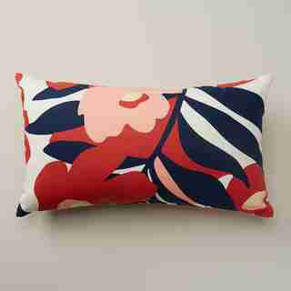 OUI OUTDOOR PILLOW SUMMER BLOOMS GERBERA DAISY 12" X 21"