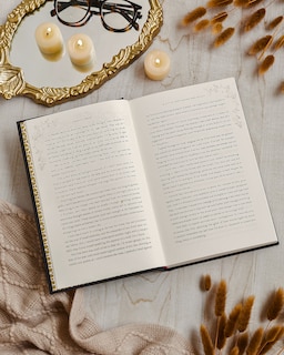 Sample content 3_A Court of Thorns and Roses Collector's Edition