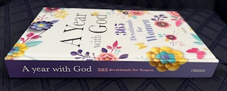 Aperçu du contenu 2_A Year With God: 365 Devotionals for Women