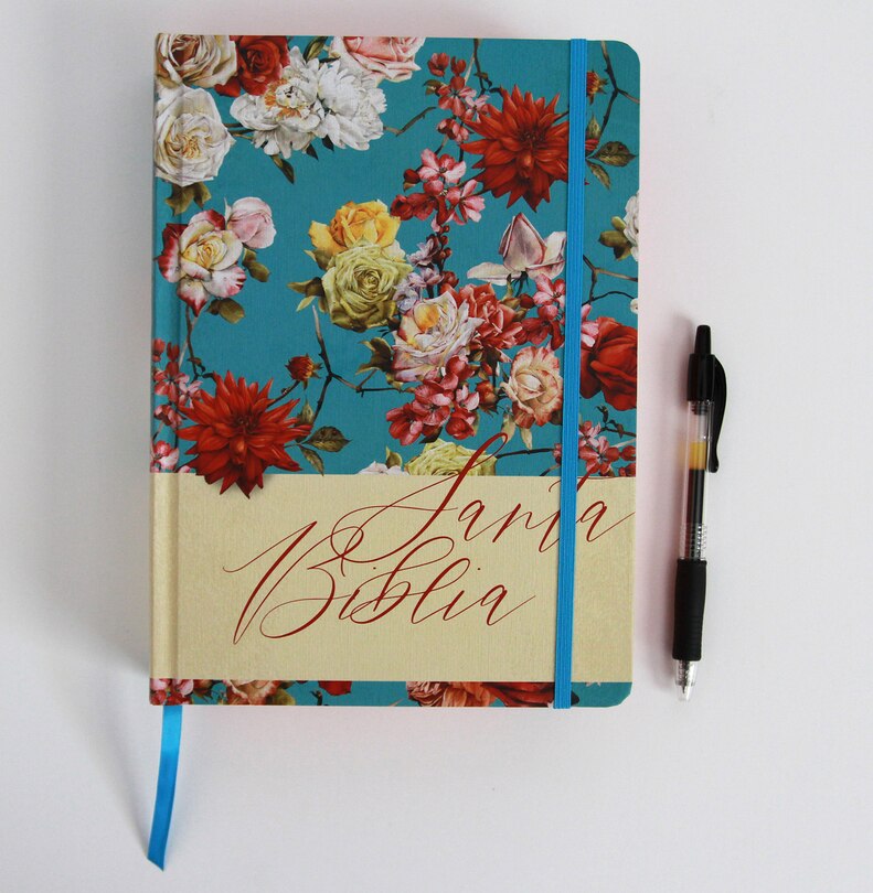 Sample content 2_Biblia de Apuntes RVR 1960 Tapa dura, Azul celeste con flores (Edición cantos pintados) / Spanish Journaling Bible RVR 1960 Hardcover Light Blue with Flowers