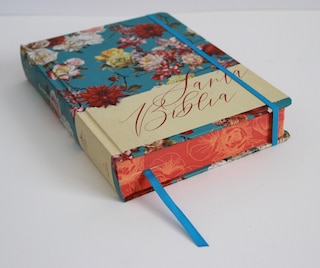 Sample content 4_Biblia de Apuntes RVR 1960 Tapa dura, Azul celeste con flores (Edición cantos pintados) / Spanish Journaling Bible RVR 1960 Hardcover Light Blue with Flowers