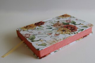 Sample content 3_Biblia RVR 1960 letra grande tamaño manual, HC, flores rosadas y cantos pintados /  Spanish Bible RVR 1960 Handy Size Large Print with flowers and sprayed edge