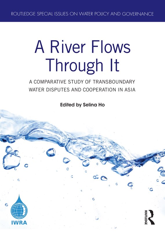 Front cover_A River Flows Through It