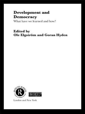 Couverture_Development And Democracy