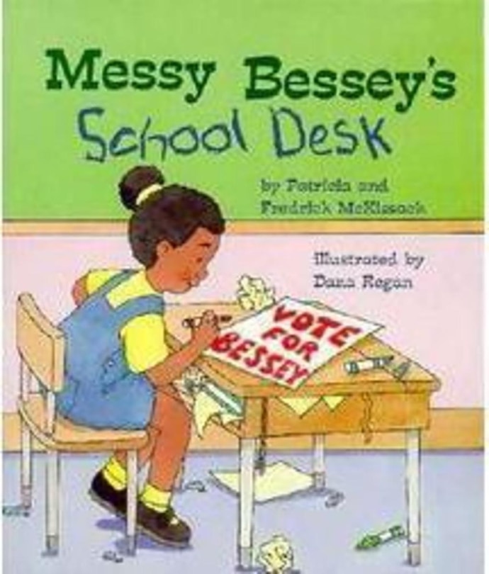 Front cover_Messy Bessey's School Desk (A Rookie Reader)