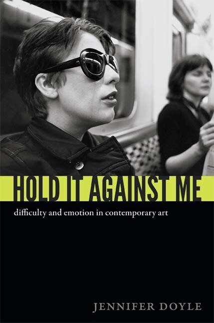 Couverture_Hold It Against Me