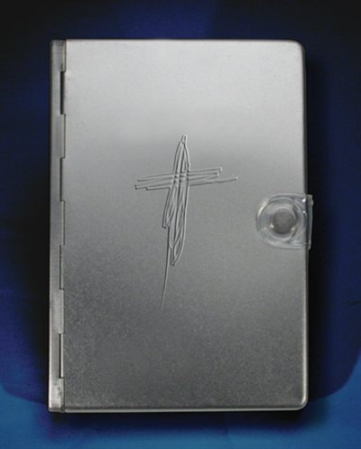 Couverture_Metal Bible NLT: Silver Cross