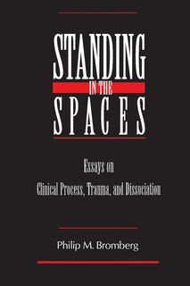 Couverture_Standing in the Spaces