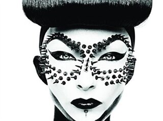 Front cover_Caroline Saulnier