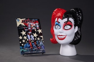 Couverture_Harley Quinn Book & Mask Set