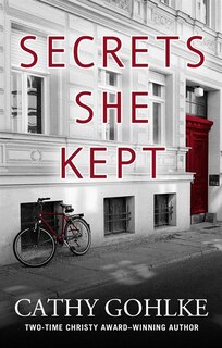 Secrets She Kept: (Large  Print)
