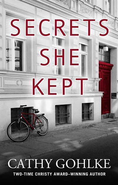 Secrets She Kept: (Large  Print)