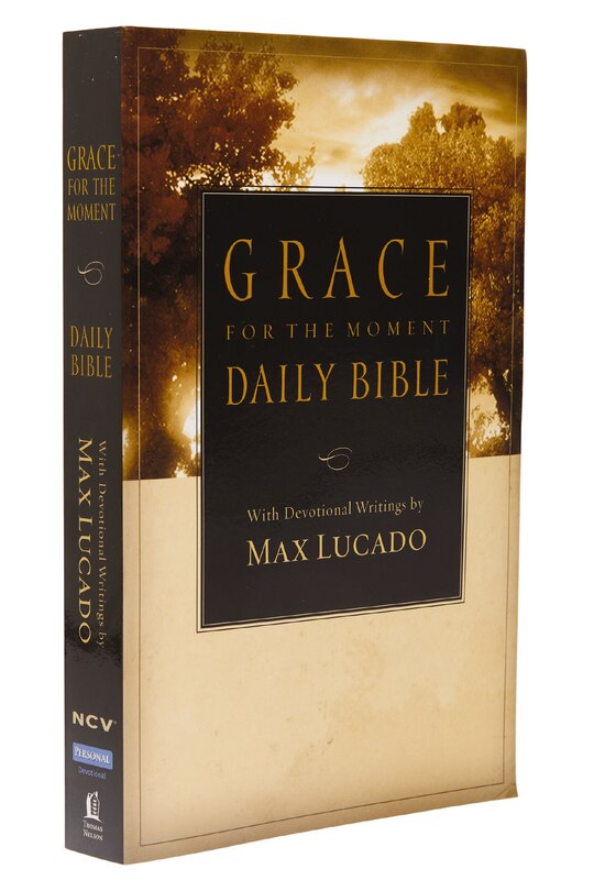 Couverture_Ncv, Grace For The Moment Daily Bible, Paperback