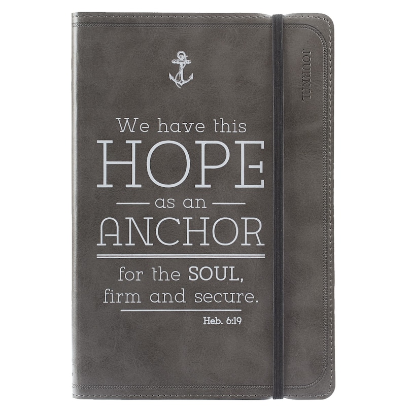 Couverture_Christian Art Gifts Grey Faux Leather Journal, Hope As An Anchor - Hebrews 6:19, Flexcover Inspirational Notebook w/Elastic Closure 160 Lined Pages w/Scripture, 5.8 x 8.5 Inches [Imitation Leather] Christian Art Gifts (Manufacturer)