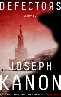 Defectors: (Large  Print)