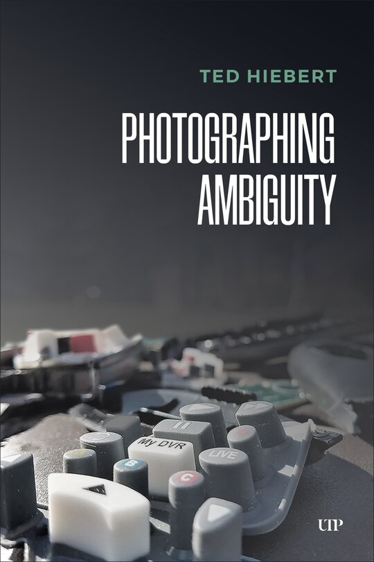 Couverture_Photographing Ambiguity