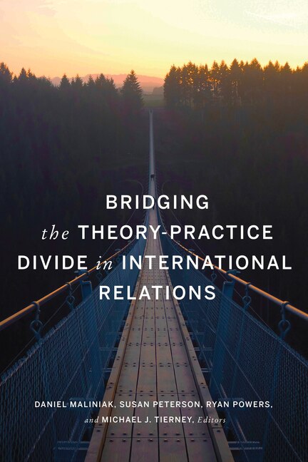 Couverture_Bridging the Theory-Practice Divide in International Relations