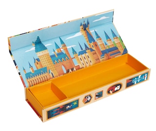 Front cover_Harry Potter: Exploring Hogwarts Magnetic Pencil Box