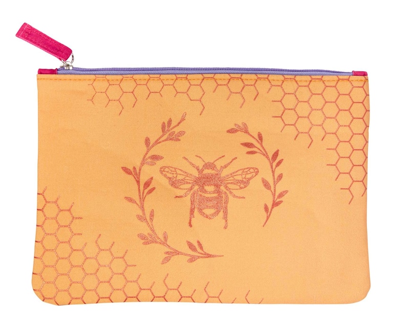 Couverture_Queen Bee Accessory Pouch