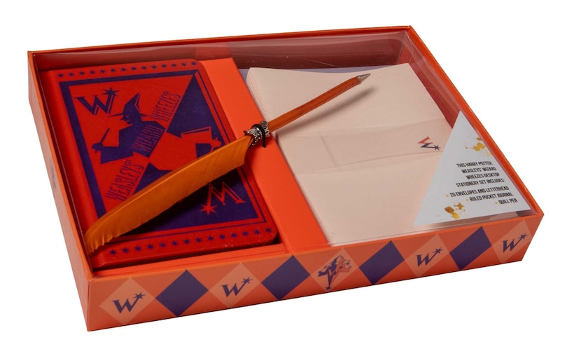 Front cover_Harry Potter: Weasleys' Wizard Wheezes Desktop Stationery Set (With Pen)