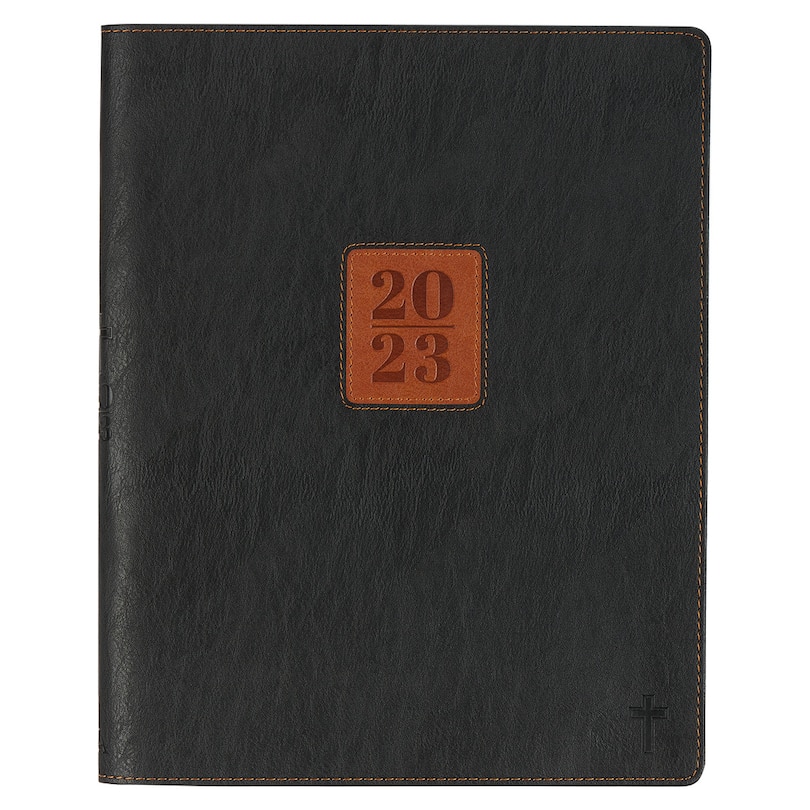 Couverture_Christian Art Gifts 2023 12-Month Executive Faux Vegan Leather Planner for Men & Women w/Brown Patch & Cross, Faith-inspired Daily Personal Organizer w/Zip Closure & Ribbon Mark, Black, Large A4 Size