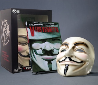 Front cover_V For Vendetta Book & Mask Set